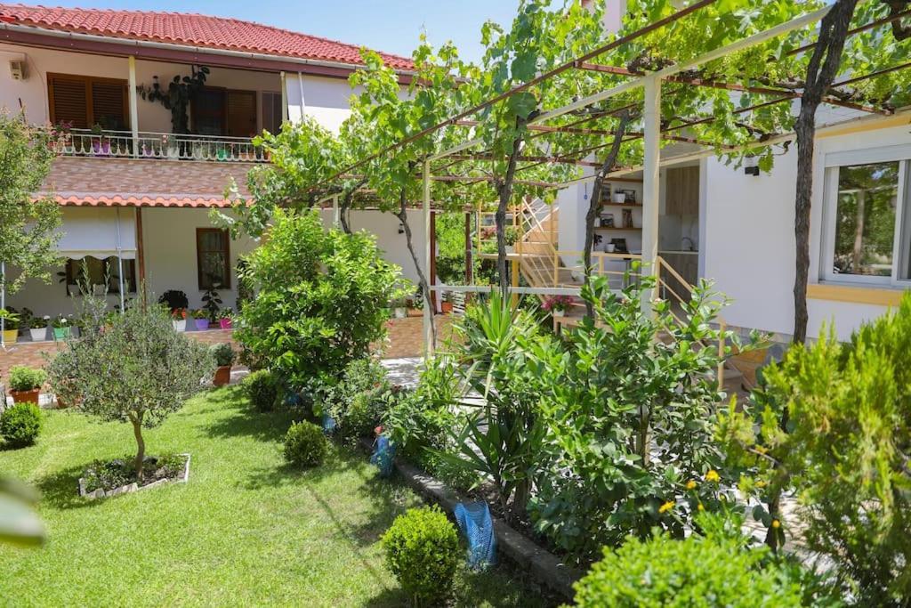 Cereni Guesthouse Berat Exterior photo